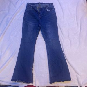 PLUS SIZED FLARE JEANS HIGH WAISTED